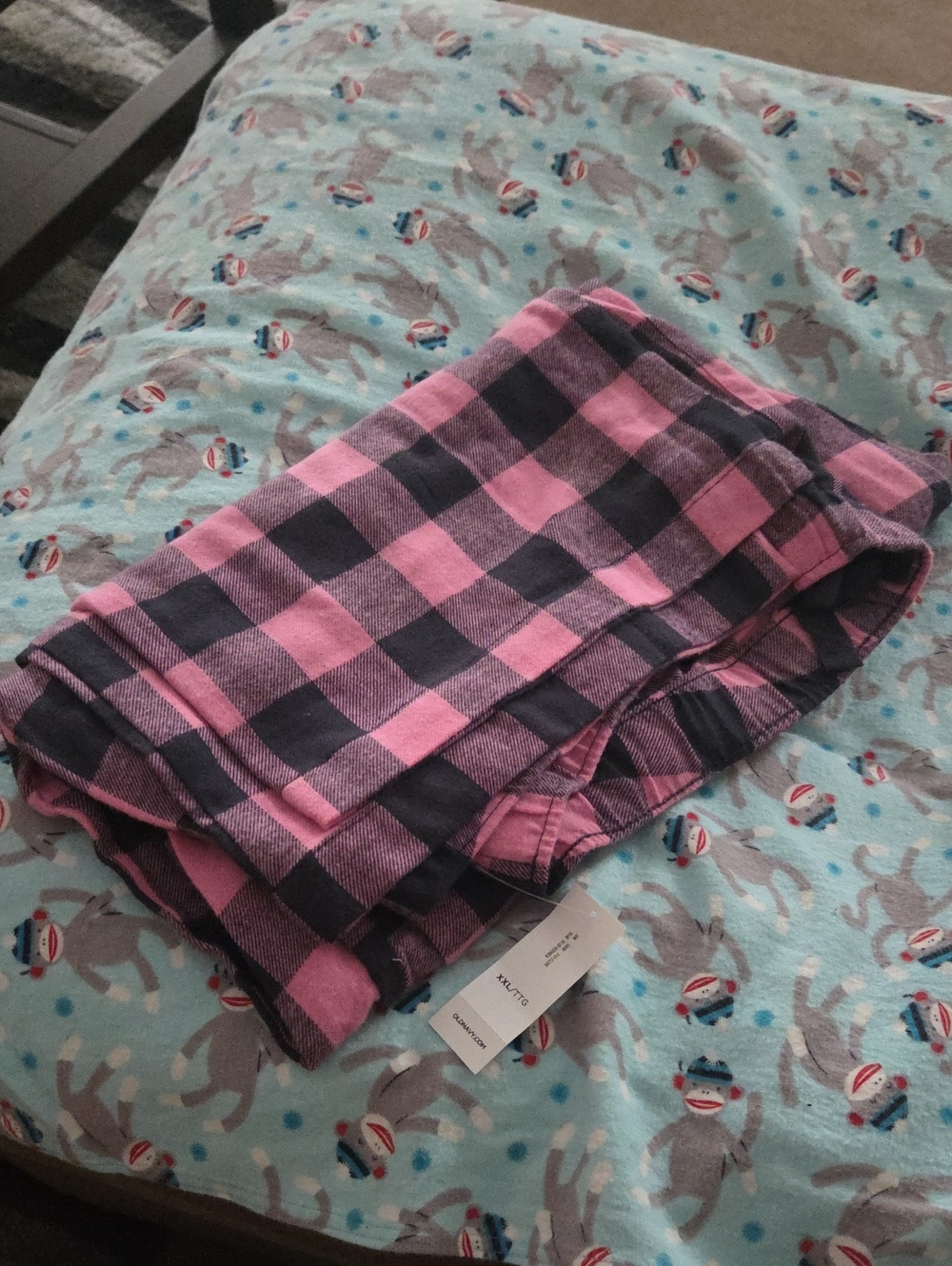 Old Navy Women's Pink and Black Plaid Flannel Pajama Bottoms